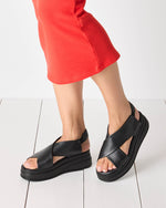 Tamaris Chunky Leather Wedge Black