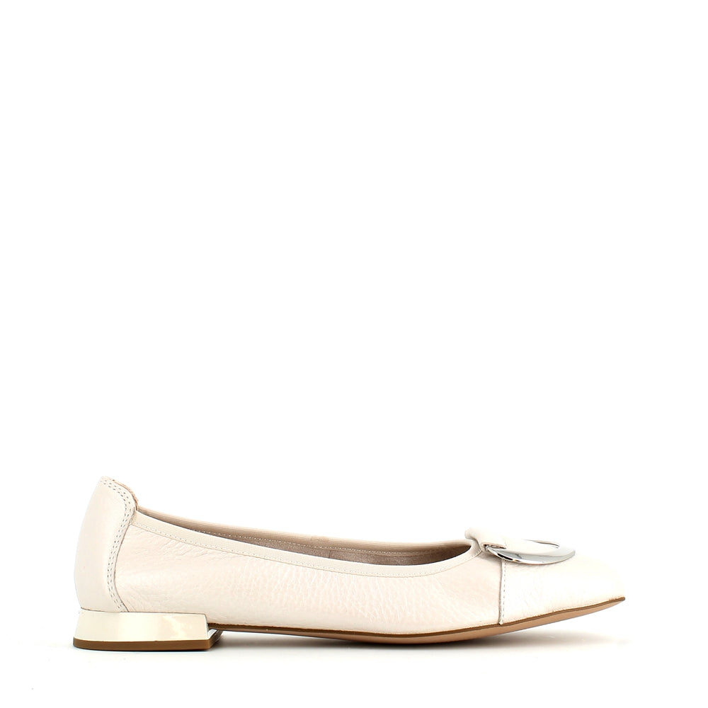 Caprice Classic Leather Pump Pearl