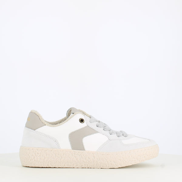 Verbenas Bora Trainer Lania White
